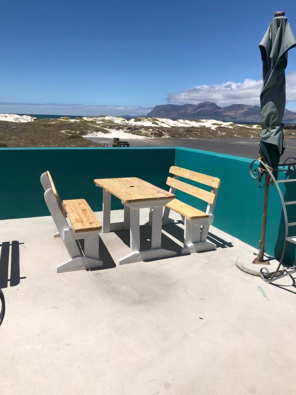 Cape Capsules Hotell Muizenberg Exteriör bild